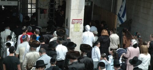 a crowd of people standing outside of a building